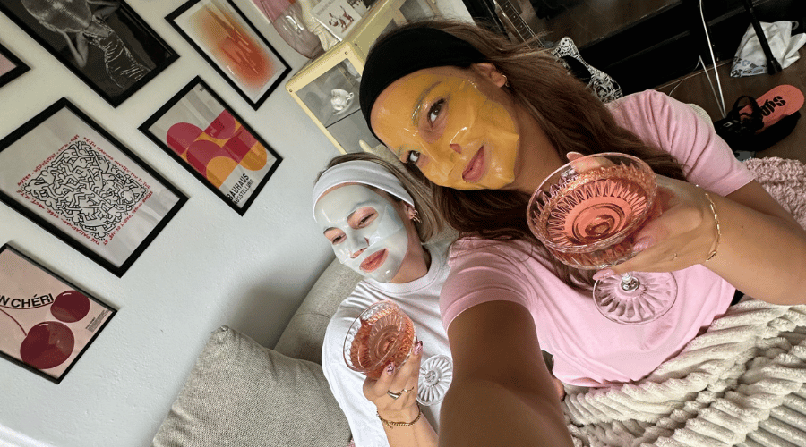 Trakteer jezelf op een moment van pure verwennerij met Loops Beauty. Ontdek onze favoriete self-care rituelen en bijbehorende Loops maskers voor een stralende huid en een ontspannen geest.