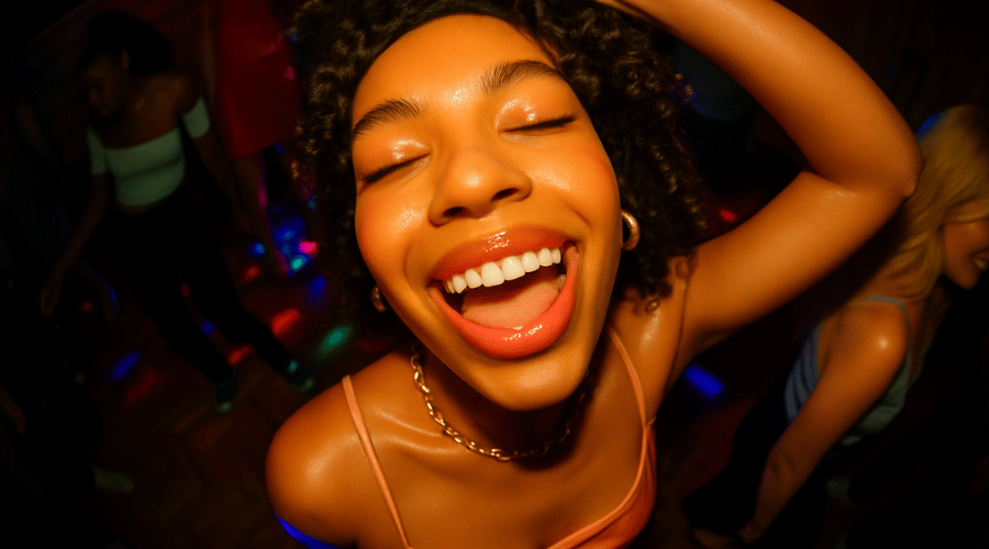 Alcohol effect op je huid: zo herstel je je hangover face - Daily Beauty - Your skincare sidekick