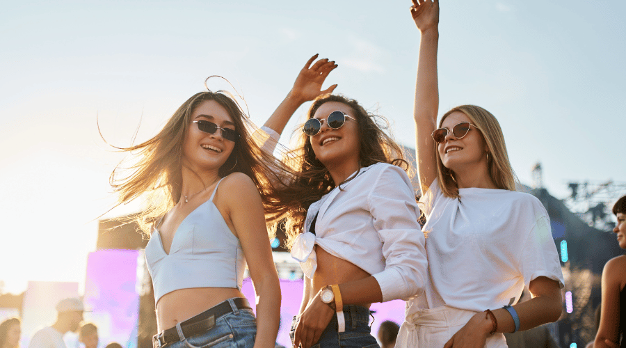 Festival Skincare Guide: De Ultieme Lowlands Paklijst Voor Je Huid (Met Slechts 3 Essentials!) - Daily Beauty - Your skincare sidekick
